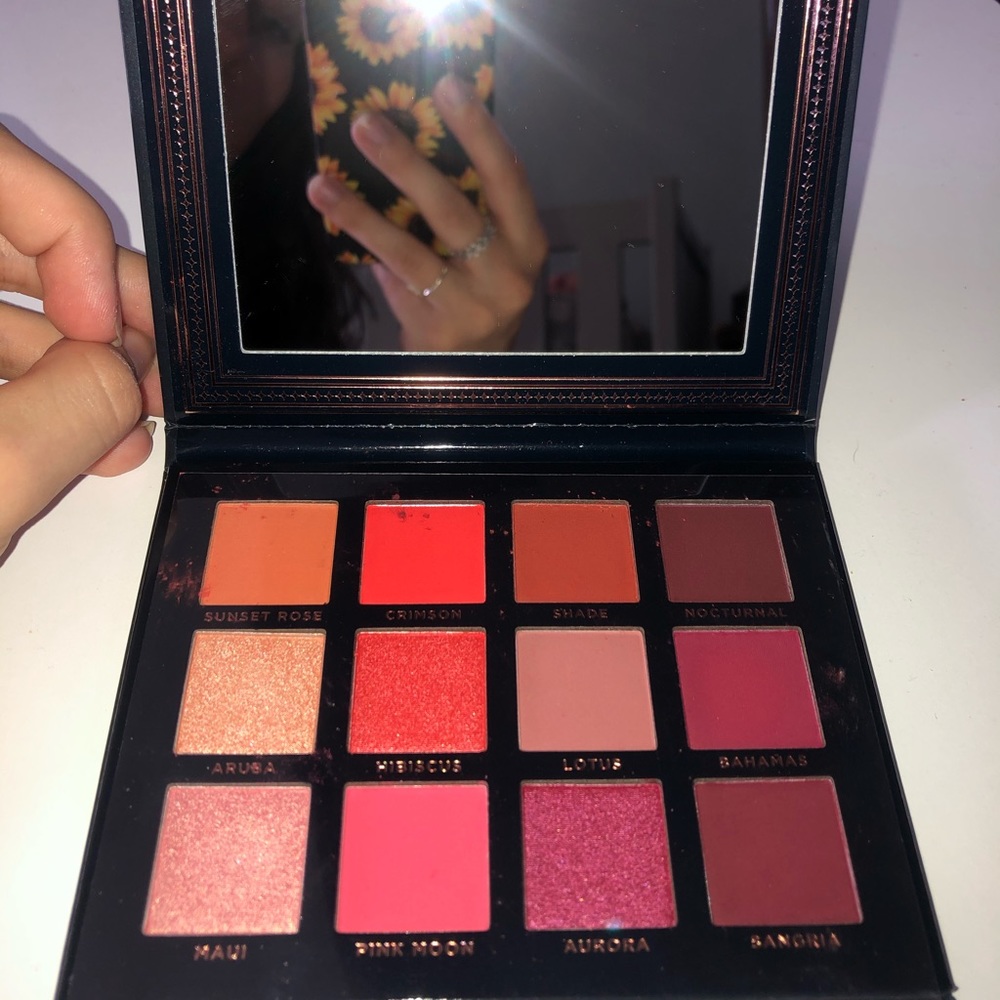 Ace Beaute Scarlet Dusk Palette